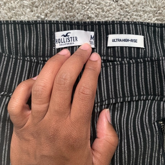Hollister black and white pinstriped ultra high-rise skinny’s! - Picture 6 of 12